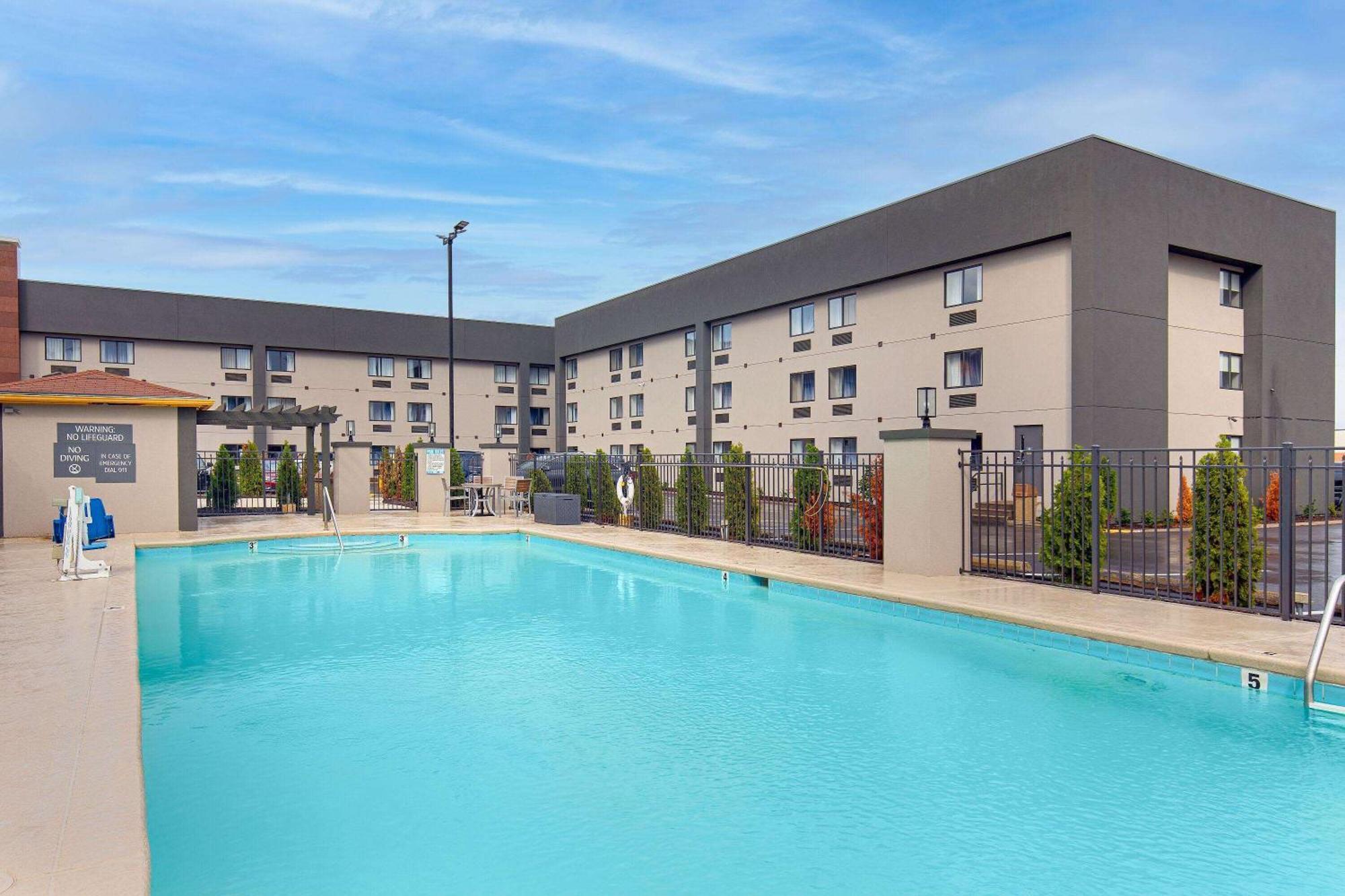 La Quinta By Wyndham Nashville Airport Bagian luar foto